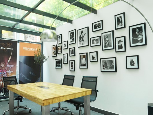 Tune-L Custom Guitar Showroom