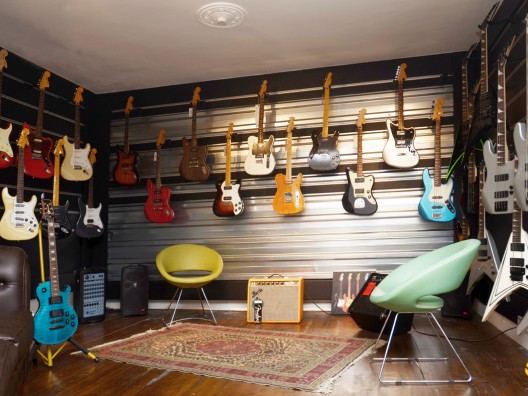 Tune-L Custom Guitar Showroom